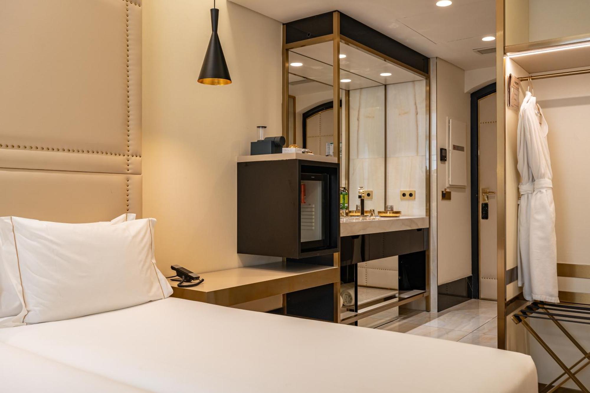 Hotel Madalena By The Beautique 4*